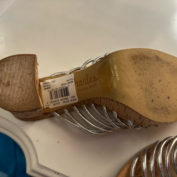 Charles by Charles Davis never worn size 6 heeled sandal - Picture 3 of 4